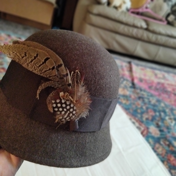 Talbots Accessories - Talbot wool dress faux fur BROWN ROUND WITH FEATHER ONE SIZE FIX ALL HAT